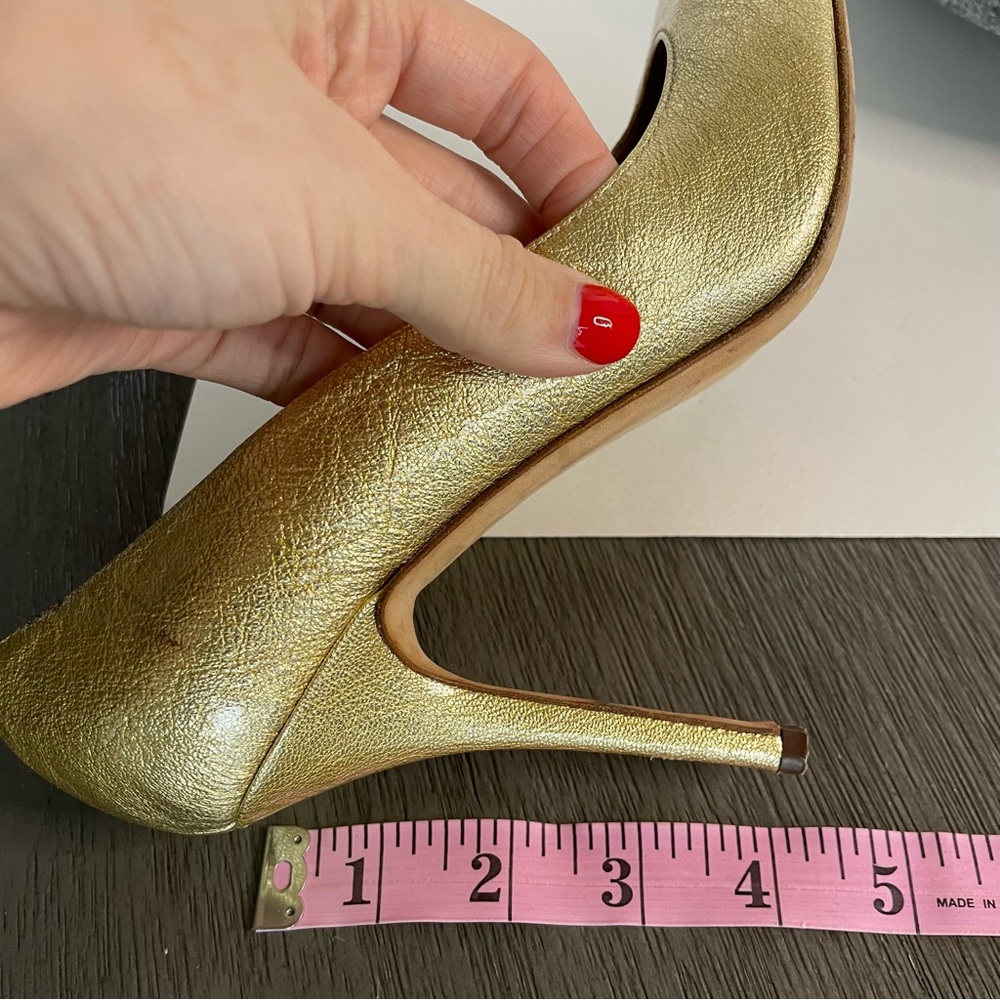 Michael Kors Italian Gold Metallic Heels 8 - Picture 10 of 10